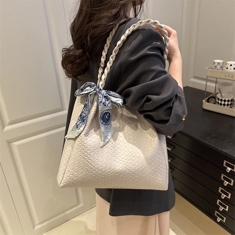 2025 Mode Große Kapazität Gewebte Tote Bag Für Damen Einfach Minimalistisch PU Leder Umhängetasche Mit Schal Für Pendler