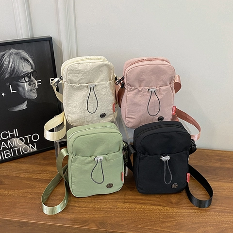 Petit Sac Bandoulière Carré en Nylon pour Femme Cordon de Serrage Mode Sac de Téléphone Portable Léger Décontracté