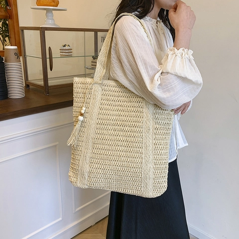 Women Casual Straw Woven Tote Bag Large Capacity Handcrafted Summer Beach Vacation Shoulder Bag With Tassel Pendant Accessory