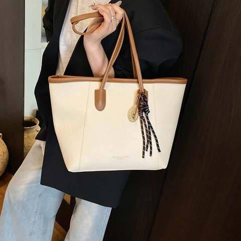Sac Cabas Grande Capacité pour Femmes en Cuir PU Motif Litchi Sac à Bandoulière Sac à Main Décontracté avec Pendentif