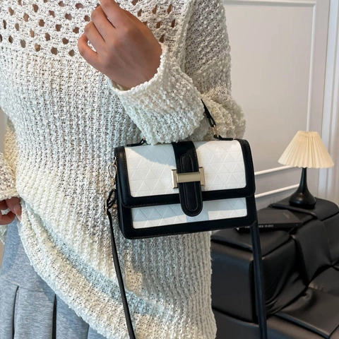 Petit Sac Carré Femme Cuir PU Gaufrage Triangle Boucle Dorée Sac Bandoulière Porté Main Mode Tendance Polyvalent