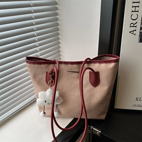 Women Large Capacity Tote Bag Retro PU Leather Shoulder Bag For Commuting With Plush Cloud Charm