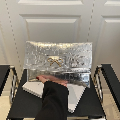 Cartera De Mano Para Mujer Con Estampado De Cocodrilo Cuero PU Con Lazo Metálico Cierre Magnético Sobre Noche