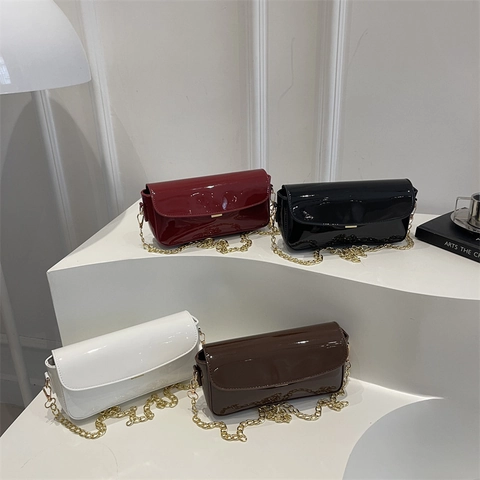 Dames Vintage Lakleer Flap Schoudertas Met Gouden Ketting Eenvoudig Effen Kleur Glanzende Crossbody Tas Straattrend Vierkante Handtas
