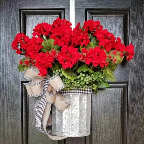 Geranio Rosso Artificiale in Plastica in Secchiello Stile Zincato Decorazione per Porta e Portico con Fiocco a Quadri