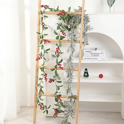 Ghirlanda Natalizia Artificiale con Bacche Foglie Verdi e Aghi di Pino Rattan per Casa Ufficio Festa Decorazione da Parete