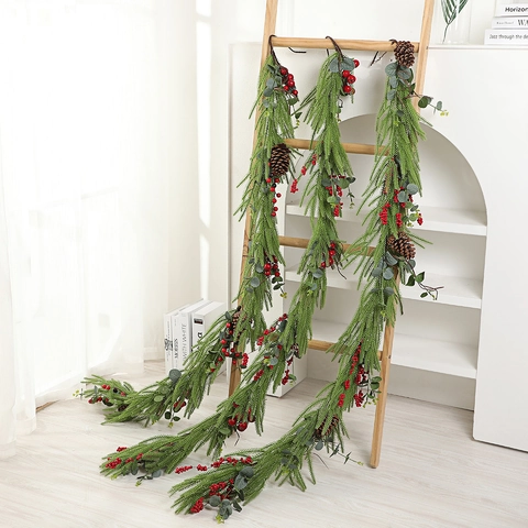 Ghirlanda Natalizia Artificiale Con Bacche Rosse Pigne Foglie di Eucalyptus Per Camino Scale Decorazioni Per Casa Rattan Verde
