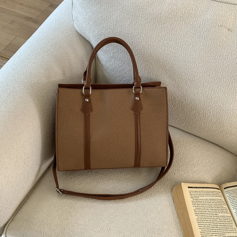 Bolso de Mano de Cuero PU Tejido Retro para Mujer Bolso Bandolera de Gran Capacidad Con Charm de Pompon Bolso de Diario Street Style