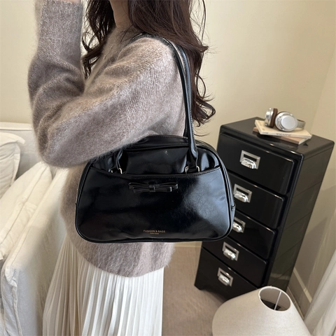 Vintage Women PU Leather Pillow Bag Minimalist Bow Decor Handbag Street Style Casual Shoulder Bag With Zipper Closure Multi Color