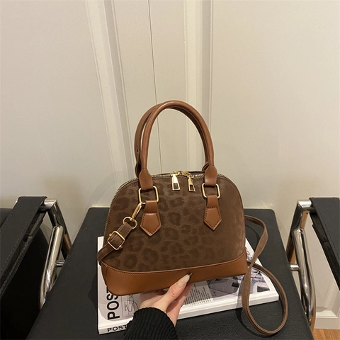Dames Luipaardprint Suède Schelptas Mode Synthetisch Leer Dome Crossbody Tas Met Handvat En Schouderriem Dagelijks Handtas