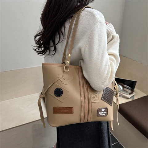 Women Retro PU Leather Large Capacity Tote Bag Vintage Patches Shoulder Bag For Daily Commuting Office Use Commuter Bag