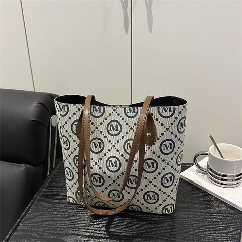 Vintage Monogram M Letter Print Tote Bag Large Capacity Synthetic Leather Shoulder Bag For Women Commute Daily Fashion Handbag