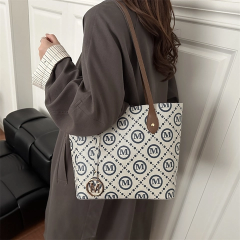 Vintage Monogram M Letter Print Tote Bag Large Capacity Synthetic Leather Shoulder Bag For Women Commute Daily Fashion Handbag
