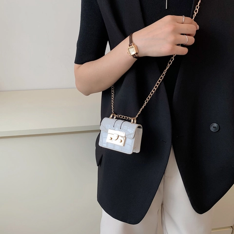 Damen Mini Krokodilmuster PU Leder Umhängetasche Mode Goldene Kettengurt Kleine Quadratische Schultertasche Für Den Alltag