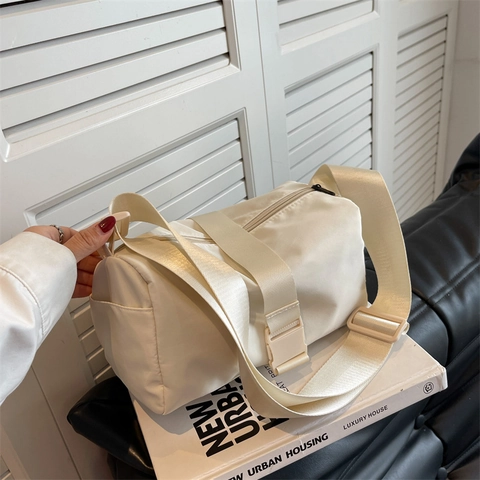 Unisex Minimalistisch Segeltuch Wasserdicht Toast Umhängetasche Mode Sport Fitness Tasche Lässig Schultertasche Quadratische Messenger Bag