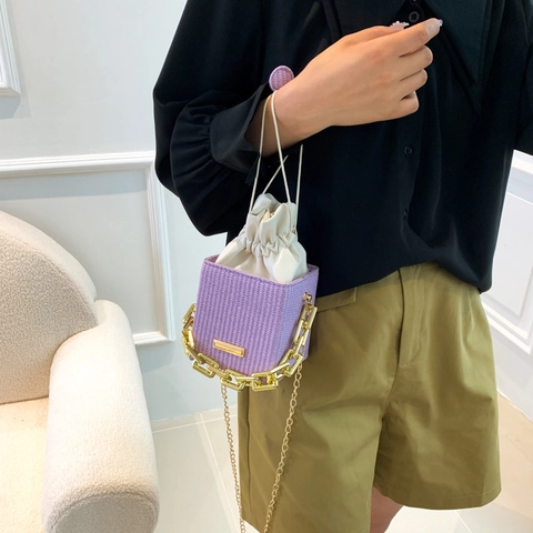 Sac Seau Tissé en Cuir PU pour Femmes Avec Chaîne Dorée Doublure à Cordon Mini Sac à Épaule Bandoulière pour Quotidien