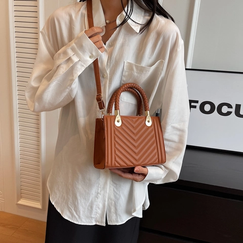 Damen Gesteppte PU Leder Schultertasche Mit Geflochtenem Griff Chevron Muster Goldbeschläge Einfache Luxus Handtasche Umhängetasche