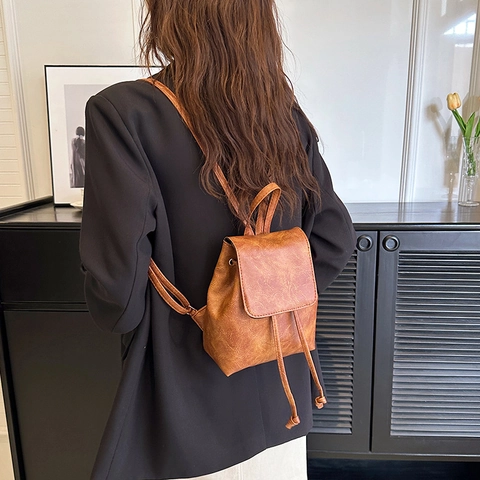 Vintage PU Leder Rucksack Für Damen Minimalistische Kordelzug Klappe Schultasche Für Mädchen Casual Reisen Outdoor Umhängetasche