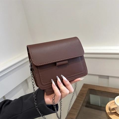 Piccola Borsa Quadrata Minimalista in Pelle PU da Donna con Tracolla a Catena in Metallo Borsa a Tracolla Tinta Unita per Uso Quotidiano