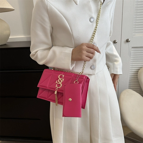 Damen Retro Gesteppte Umhängetasche Aus PU-Leder Mit Rautenmuster Kleine Quadratische Umhängetasche Mit Mini-Tasche Quaste Metall-Logo