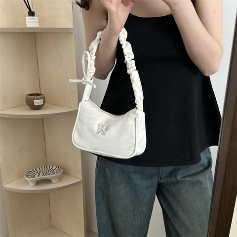 Sac Sous le Bras Tendance en Cuir PU pour Femmes Avec Décor de Papillon en Métal Bandoulière Plissée Sac à Épaule Vintage À la Mode