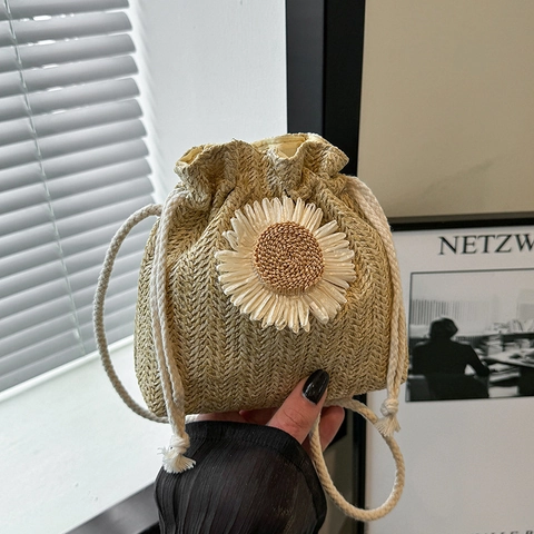 Women Summer Straw Woven Shoulder Bag Daisy Flower Drawstring Bucket Bag Casual Beach Vacation Handmade Crossbody Bag