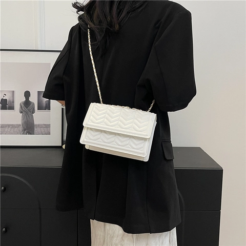 Damen Gesteppte Umhängetasche Trendy PU Leder Chevron Muster Schultertasche Mit Metallkette Quadratische Tasche Für Alltag