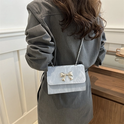Vrouwen Elegante Marmerprint PU Leer Schoudertas Met Metalen Strik Decoratie Veelzijdige Ketting Riem Crossbody Vierkante Handtas
