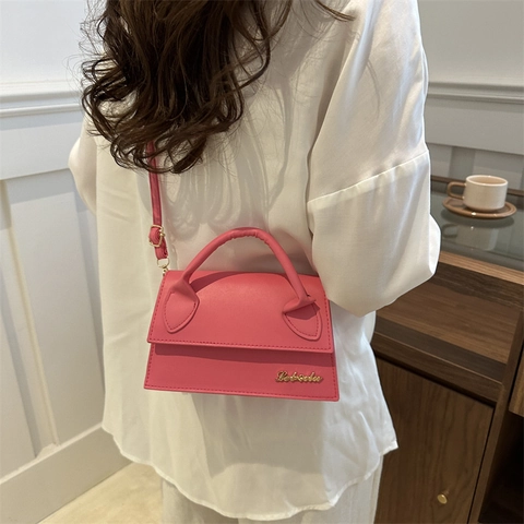 Trendy Women PU Leather Small Square Handbag Fashion Simple Shoulder Crossbody Bag With Metal Logo For Daily Commuting