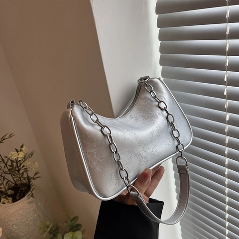 Women PU Leather Hobo Shoulder Bag With Silver Metal Chain Crescent Underarm Bag Daily Commute Fashion Handbag Tote