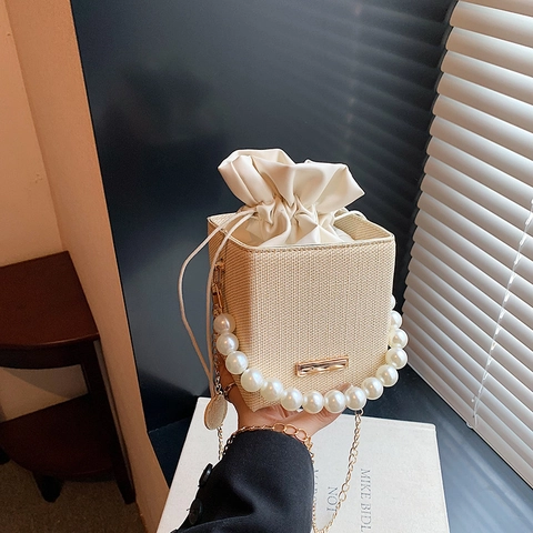 Borsa a Secchiello da Donna Con Manico in Perle Artificiali PU Trama Intrecciata Borsa a Tracolla Con Catena in Metallo Coulisse Piccola Borsa Quadrata