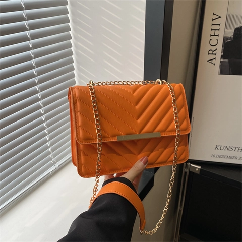 Borsa a Spalla da Donna in Pelle PU Trapuntata a V Moda Catena d'Oro Borsa Quadrata a Tracolla Piccola Borsa a Mano Estetica Semplice