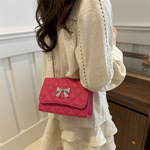 Women Quilted Rhombus Shoulder Bag Synthetic Leather Crossbody Square Bag With Metal Bow Clasp And Chain Strap Fashion Handbag