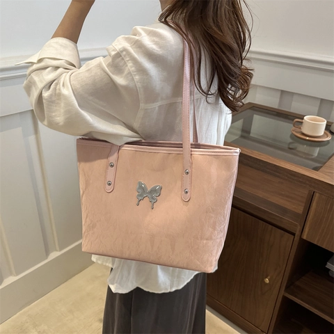 Borsa Tote da Donna in Pelle PU con Pieghe Moda Grande Capacità Borsa a Spalla con Ornamento a Farfalla in Metallo Chic Street Style Borsa da Pendolare