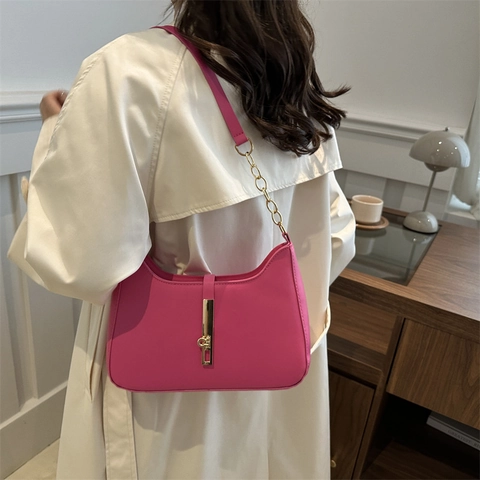 Fashion PU Leather Crescent Underarm Bag For Women Vintage Gold Chain Metal Lock Minimalist Solid Color Hobo Shoulder Bag