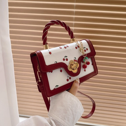 Bolso Cuadrado Pequeño de Cuero PU con Estampado de Cerezas para Mujer Dulce Cierre de Flor Asa Trenzada Bolso de Hombro con Colgante de Cereza