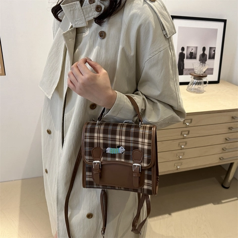 Petit Sac à Dos à Carreaux Style Britannique pour Femmes Broderie Teckel Rétro Sac à Main en Cuir PU Style Collège