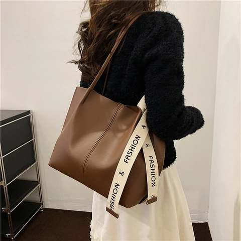Women Large Capacity PU Leather Tote Bag Fashion Korean Minimalist Shoulder Bag With Letter Ribbon Decor For Daily Commute