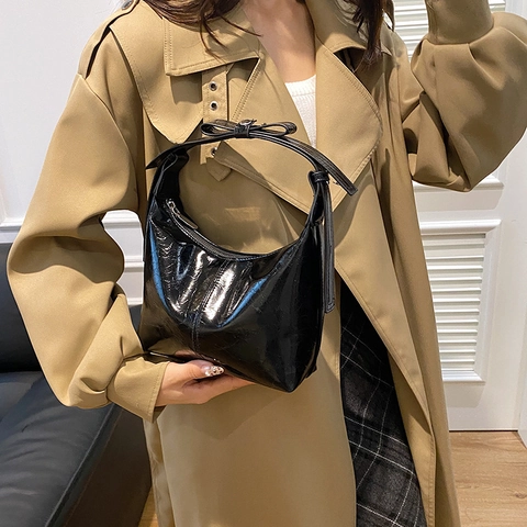 Damen Französisch Minimalistische Halbmond Hobo Tasche Glänzendes PU Leder Schimmernde Unterarm Schultertasche Mit Schleife
