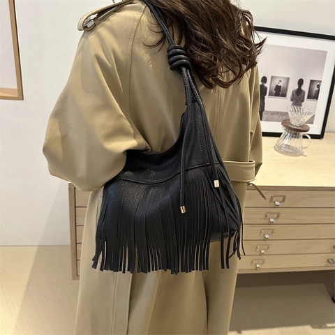 Women Bohemian Vintage Fringe Shoulder Bag Lychee Pattern PU Leather Knotted Strap Tassel Hobo Bag Commuting Tote Bag