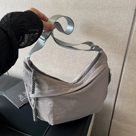 Minimalistische Damen Nylon Umhängetasche Große Kapazität Japanischer Pendler Tote Halbmond Tasche Mit Verstellbarem Gurt