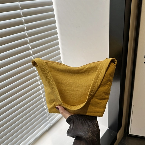 Borsa a Spalla Casual Stile Giapponese e Coreano per Donna Borsa Hobo in Tessuto Increspato di Moda Borsa a Secchiello Leggera
