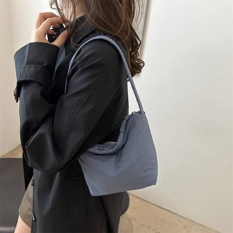 Borsa a Spalla Casual Stile Giapponese e Coreano per Donna Borsa Hobo in Tessuto Increspato di Moda Borsa a Secchiello Leggera