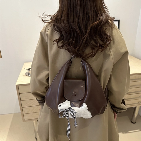 Sac à Épaule en Cuir PU pour Femmes Grande Capacité Sac Hobo Décontracté Avec Chien en Peluche Nœud Écossais Sac Bandoulière