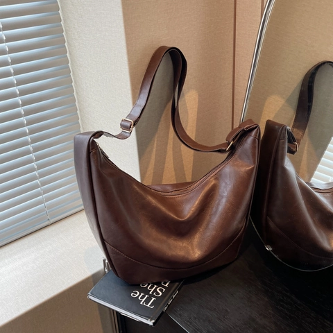 Large Capacity PU Leather Hobo Bag For Women Minimalist Vintage Shoulder Bag Solid Color Tote Bag With Adjustable Strap