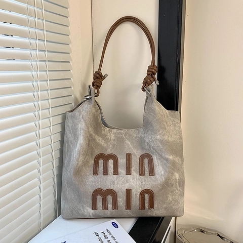 Sac Fourre-tout en Cuir PU Lavé Grande Capacité Patch de Lettre Sac à Bandoulière pour Femmes Vintage Décontracté Style de Rue Sac de Shopping