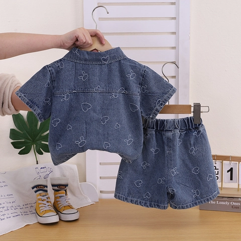 Completo a Tre Pezzi in Denim Estivo per Bambini in Cotone Giacca a Manica Corta T-Shirt Stampata e Pantaloncini con Motivo a Cuore e Coniglio