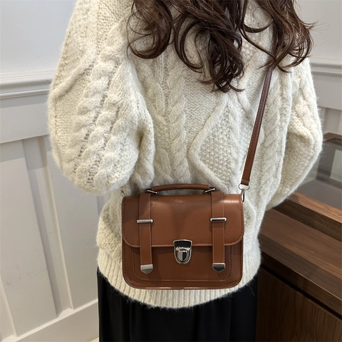 Mode Retro PU Leder Quadratische Umhängetasche Für Damen Stilvolle Messenger Crossbody Tasche Mit Silberner Metallschnalle