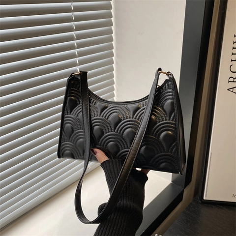 Women Minimalism PU Leather Underarm Bag Scalloped Quilted Crescent Shoulder Bag Trendy Solid Color Zipper Small Tote Bag