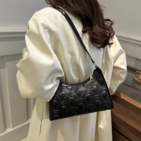 Women Minimalism PU Leather Underarm Bag Scalloped Quilted Crescent Shoulder Bag Trendy Solid Color Zipper Small Tote Bag